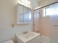 Bathroom in bedroom 1